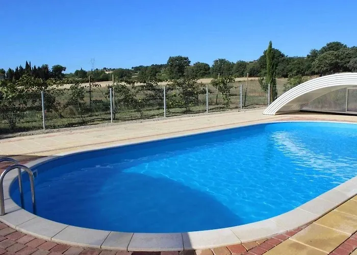 Hébergement de vacances In Aspiran With Swimming Pool